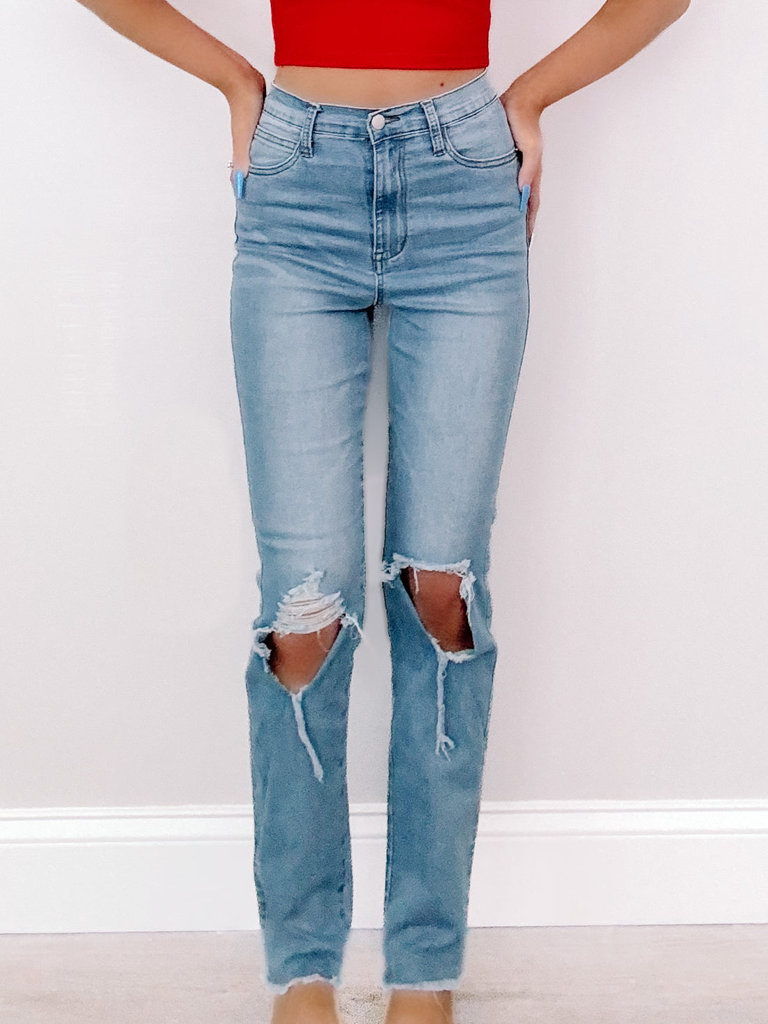 Light wash Rylan jeans with distressed knees and a straight leg fit.
