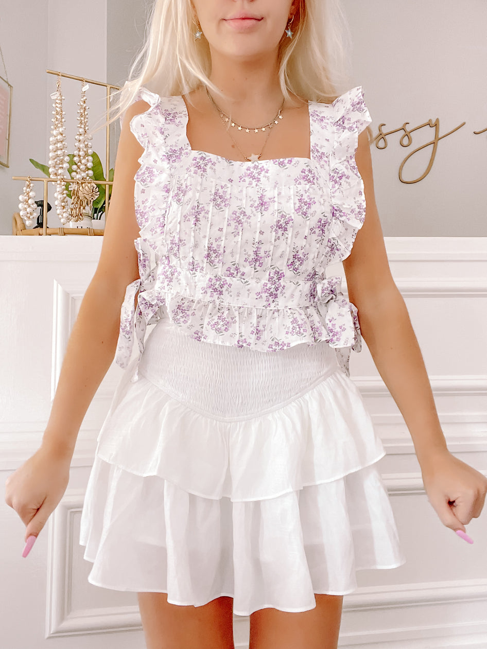 Lilac floral print crop top and white tiered ruffle mini skirt summer outfit
