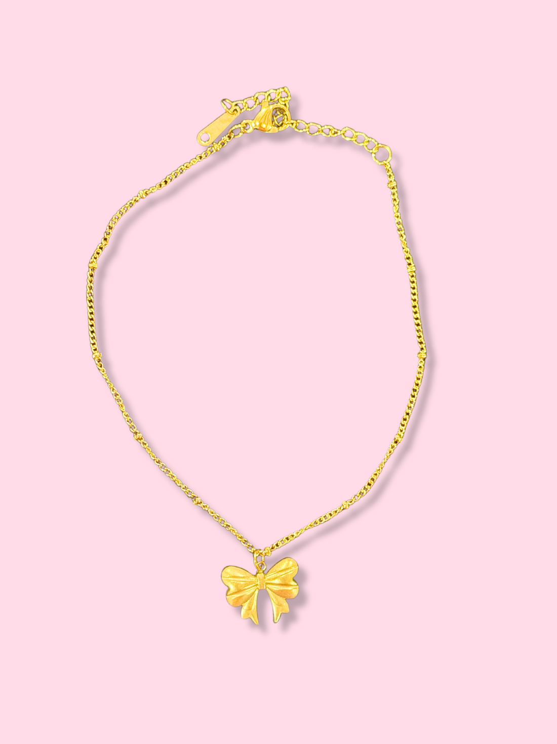 Gold bow bracelet with delicate chain
