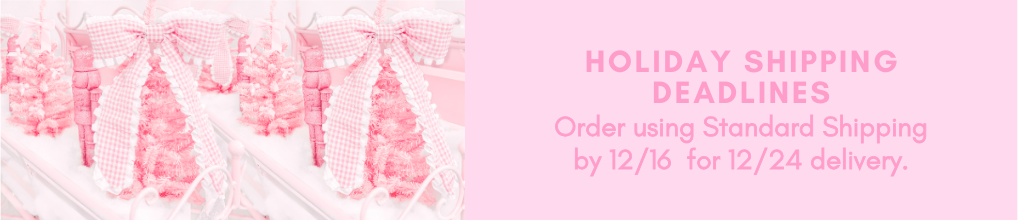 Holiday shipping deadlines text on a pink background with Christmas tree pattern