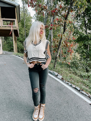 Cream Switching Sides cable knit cropped sweater vest with black trim
