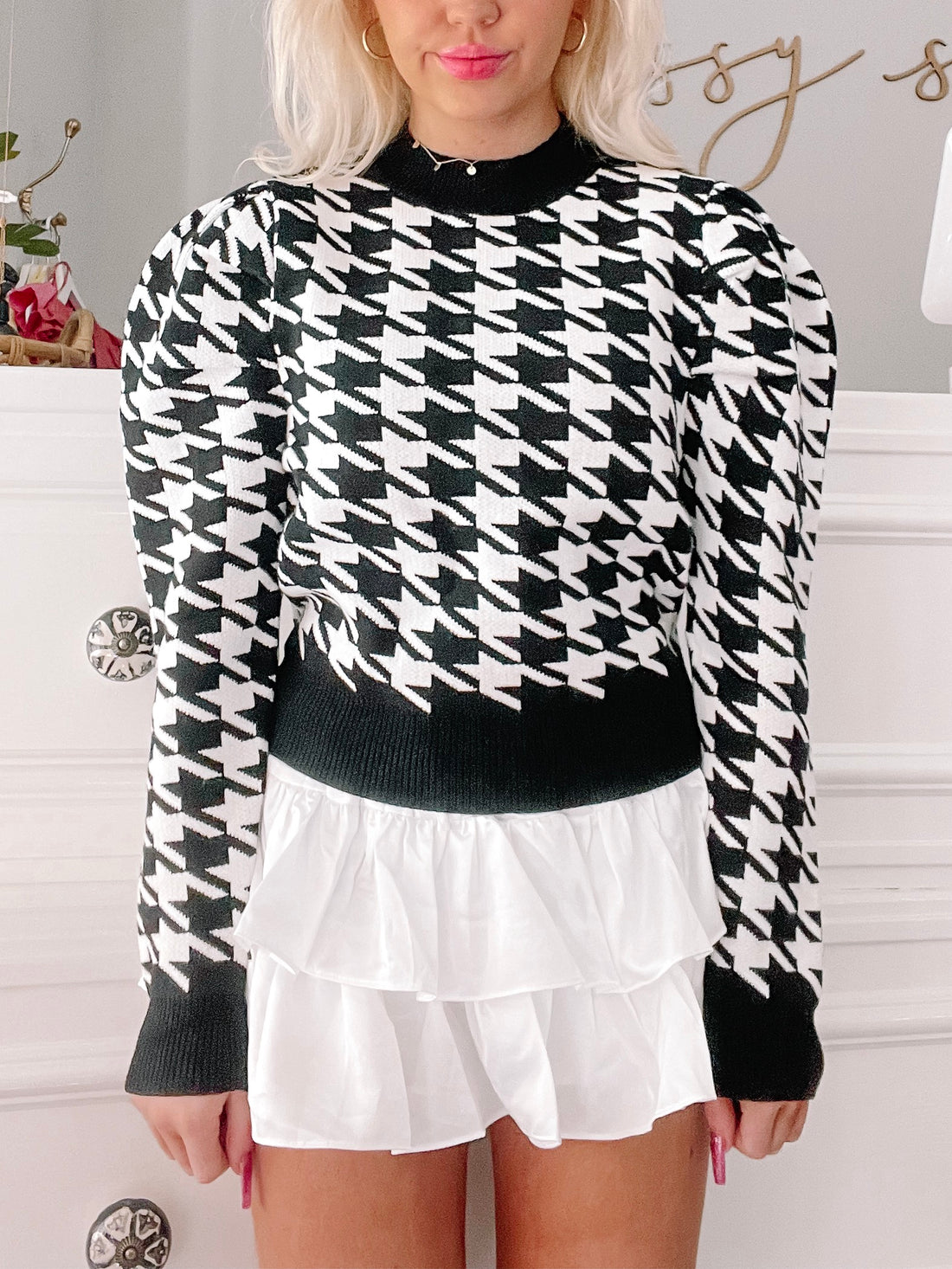 Black and white houndstooth puff-sleeve sweater
