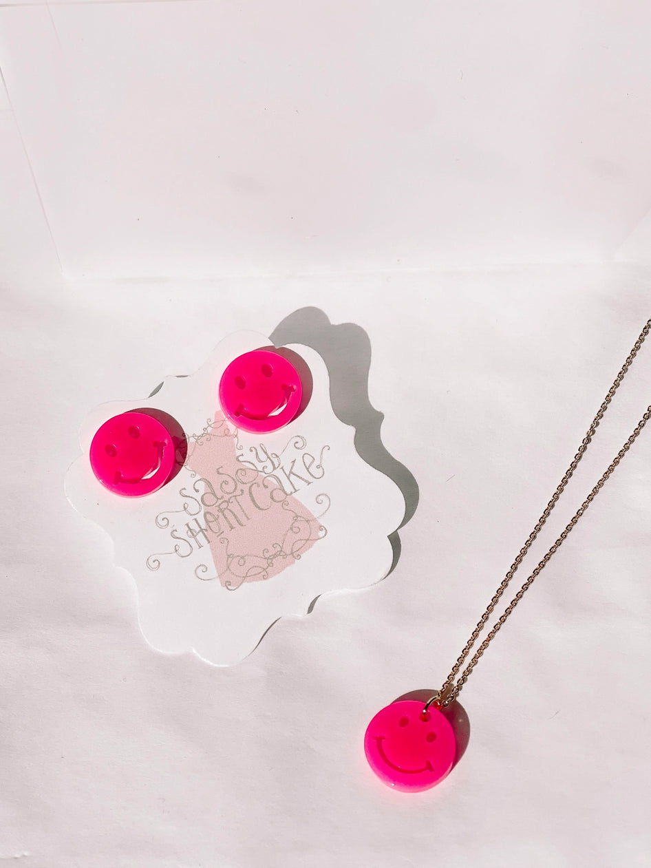 Sonic Smiles hot pink smiley face necklace & earrings set

